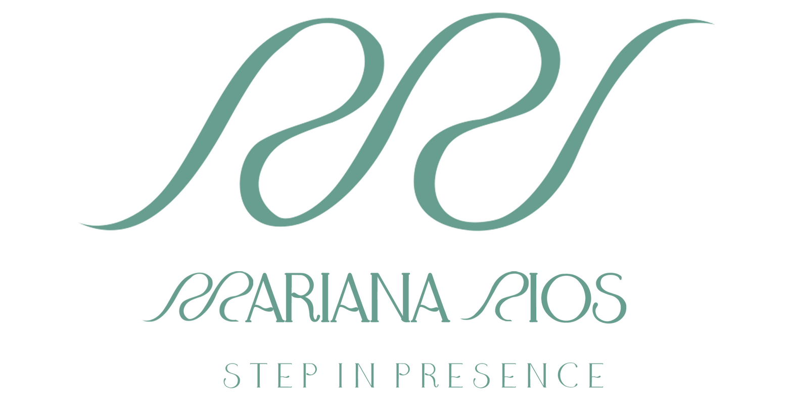Logo Mariana Rios Step in Presence